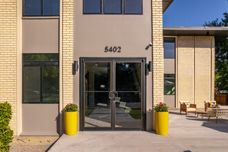 Nuvo Beaumonde in Dallas, TX - Building Photo - Building Photo