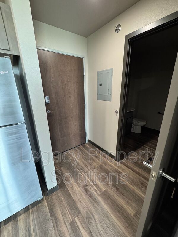 220 E Greenfield Ln in Bismarck, ND - Building Photo - Building Photo