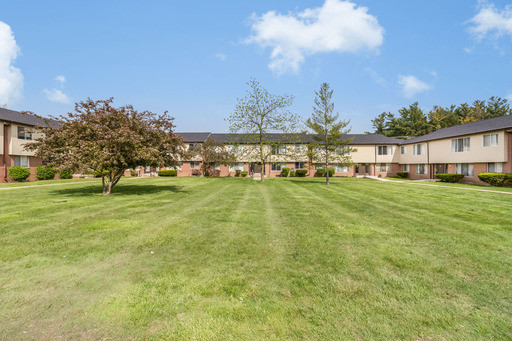 Drakeshire Apartments in Lapeer, MI - Building Photo