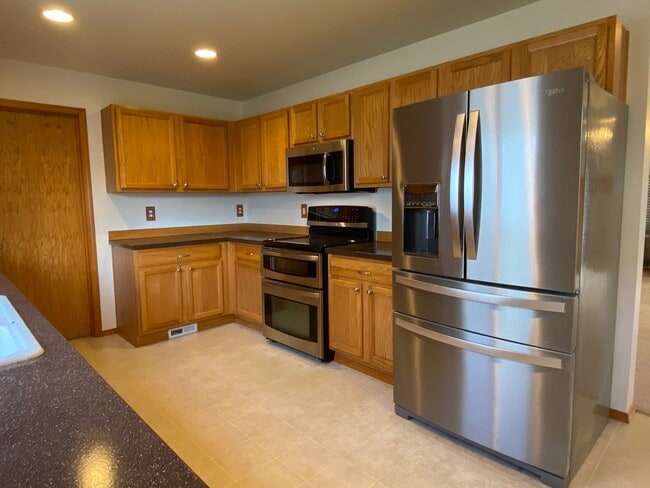 2013 Hammond Ave in Dupont, WA - Foto de edificio - Building Photo