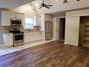 19 Sandstone Ln in Stony Brook, NY - Building Photo - Building Photo