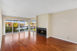 707 Fathom Dr in San Mateo, CA - Building Photo - Building Photo