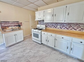 32 Harrison Ave in West Orange, NJ - Building Photo - Building Photo