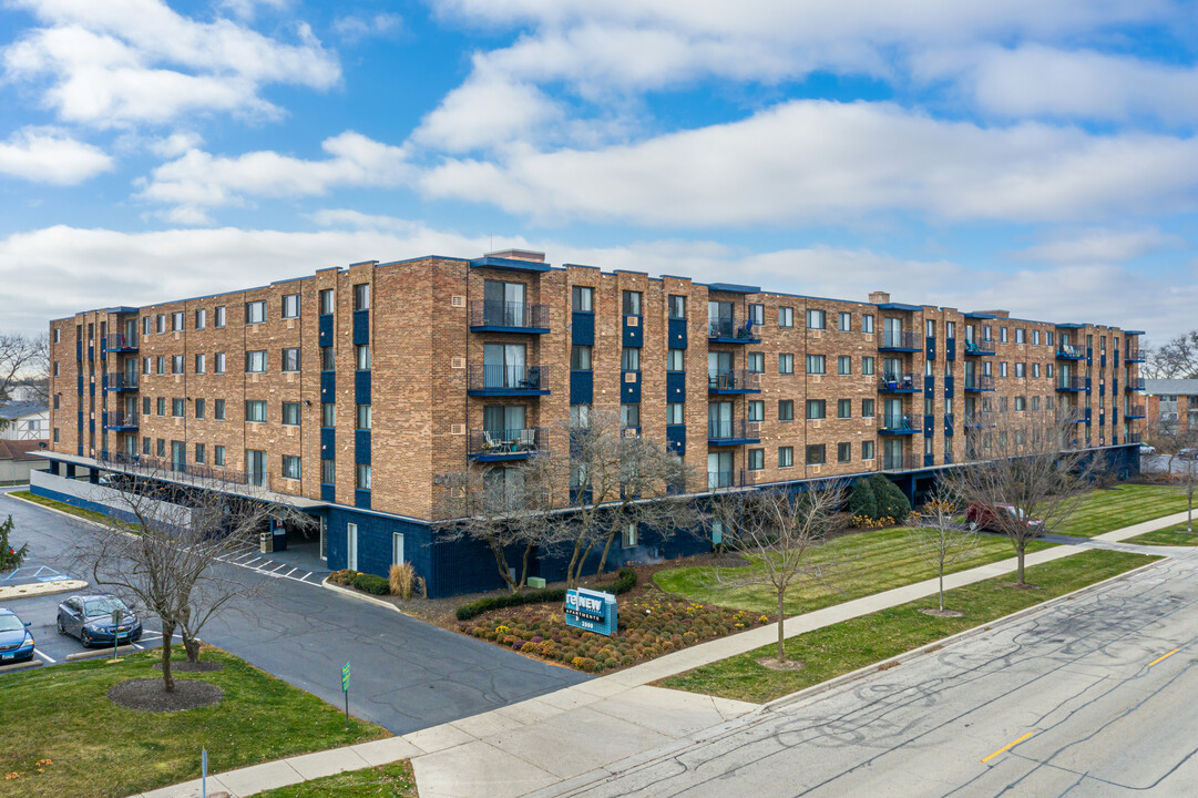 ReNew Aurora in Aurora, IL - Foto de edificio