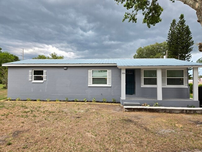 property at 506 E Maple St