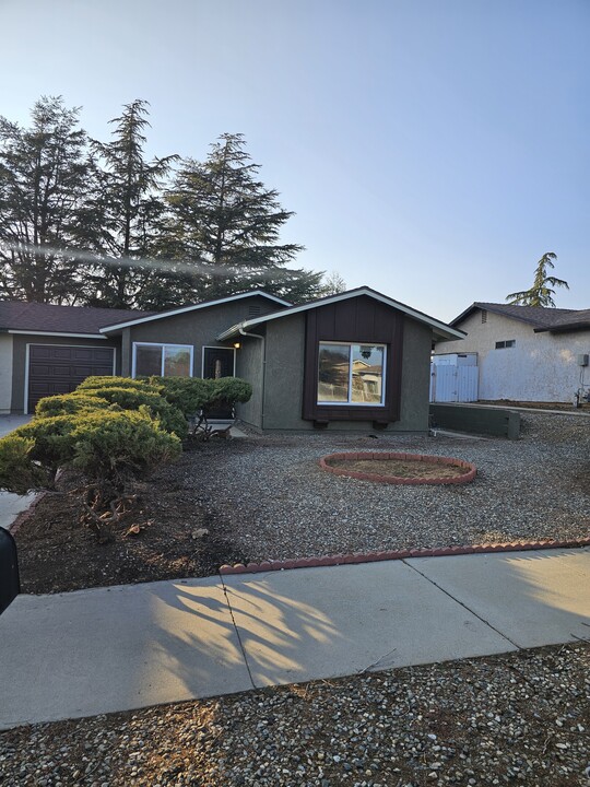 377 Marian Way in Banning, CA - Building Photo