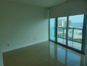 888 Biscayne Blvd, Unit 2290 in Miami, FL - Building Photo - Building Photo