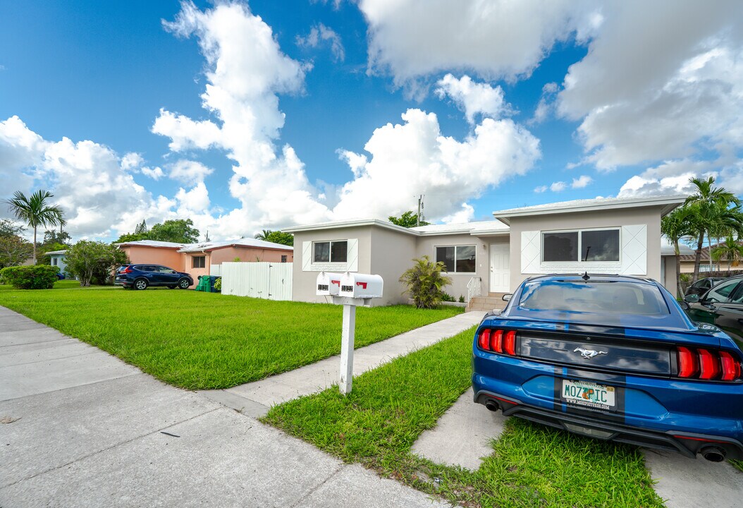 1020 SW 74th Ave in Miami, FL - Building Photo