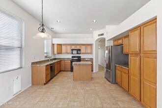 6586 W Oraibi Dr in Glendale, AZ - Building Photo - Building Photo