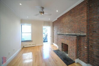 566 Hudson St in New York, NY - Foto de edificio - Building Photo