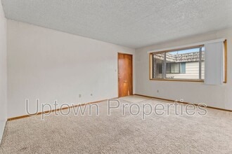 8055 NE Flanders St in Portland, OR - Building Photo - Building Photo
