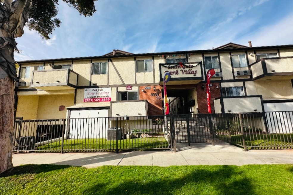 Park Villas 55+ Senior Apartments in South Gate, CA - Building Photo