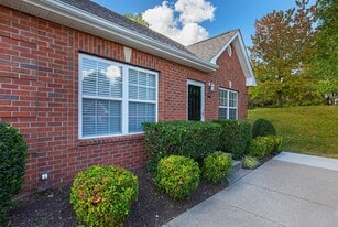 1101 Downs Blvd, Unit Apt 117 in Franklin, TN - Building Photo