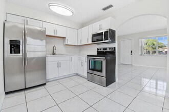 1462 7th St in West Palm Beach, FL - Foto de edificio - Building Photo