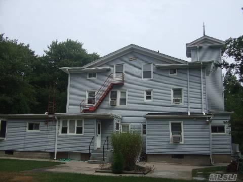 2 Smith Ave in Holbrook, NY - Building Photo - Building Photo