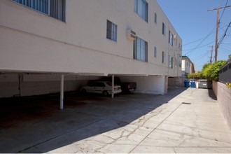 5703 La Mirada Ave in Hollywood, CA - Building Photo - Building Photo