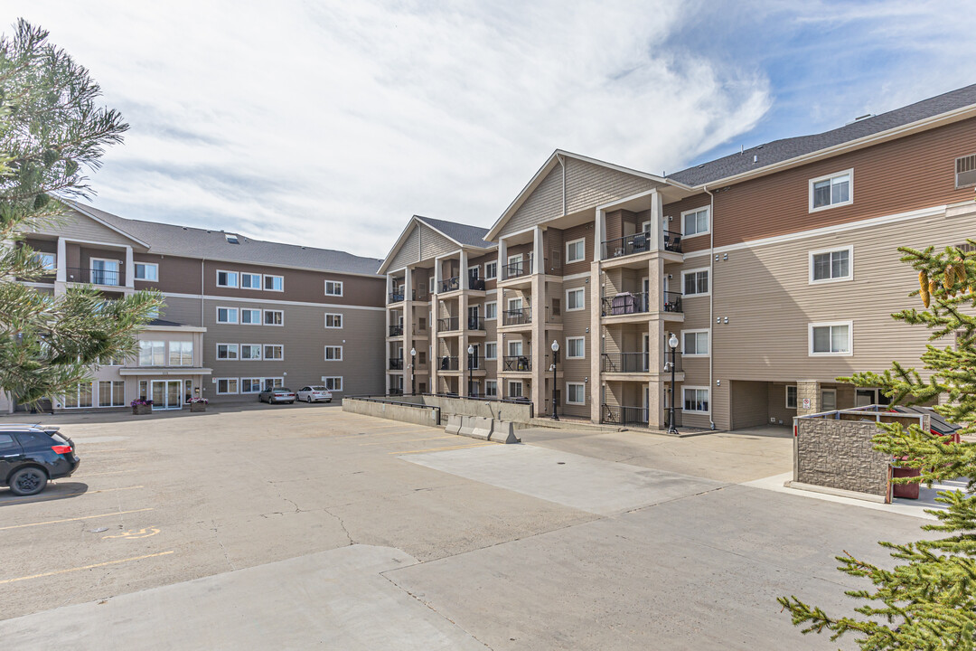 West Haven Manor in Leduc, AB - Building Photo