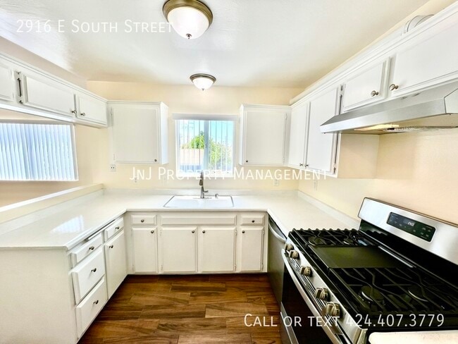 property at 2916 E South St