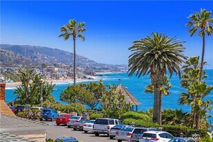 376 Cliff Dr in Laguna Beach, CA - Building Photo