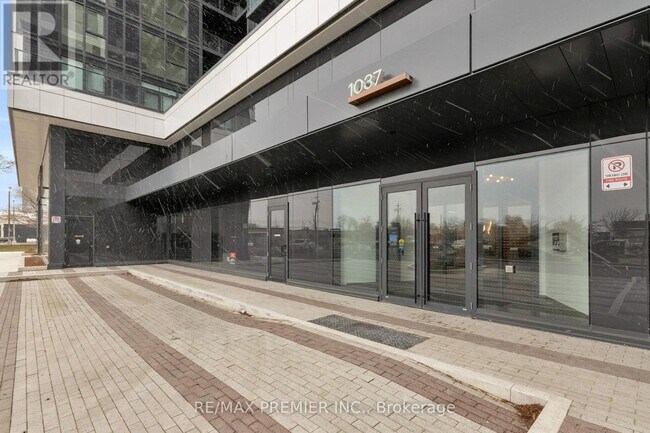 1037 The Queensway in Toronto, ON - Building Photo - Building Photo