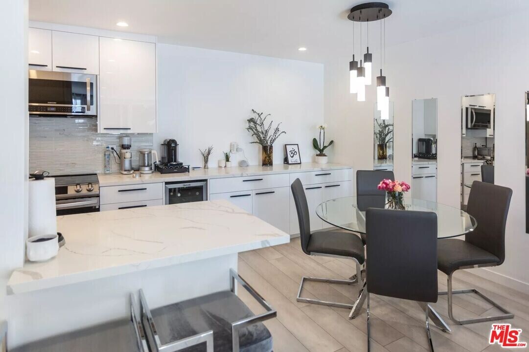 8535 W Knl Dr in West Hollywood, CA - Foto de edificio