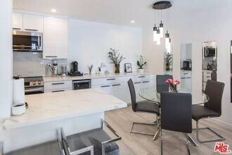 8535 W Knl Dr in West Hollywood, CA - Building Photo - Building Photo