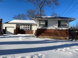 99 Toronto Ave in Massapequa, NY - Building Photo