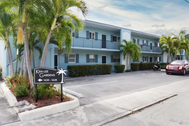 1432 S Lakeside Dr in Lake Worth Beach, FL - Building Photo - Building Photo