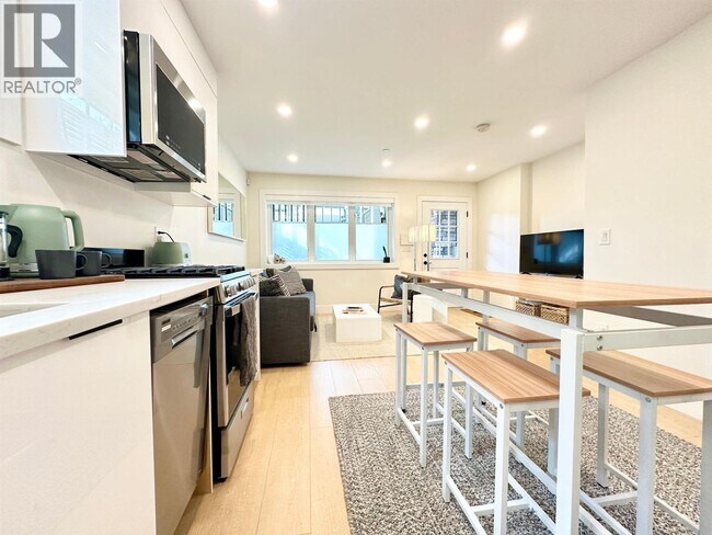 1672 E 15th Ave in Vancouver, BC - Building Photo - Building Photo