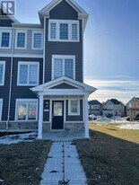 165 Village Gate Dr in Wasaga Beach, ON - Building Photo
