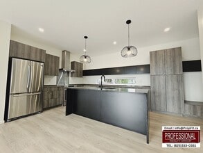 16112 99 Av NW in Edmonton, AB - Building Photo - Building Photo