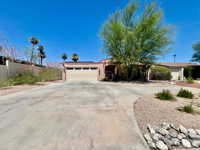3650 E Mesquite Ave