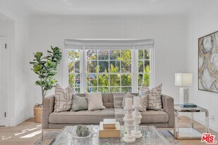 133 S Linden Dr in Beverly Hills, CA - Building Photo