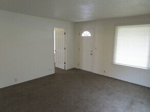 799 SE 2nd St, Unit 01 in Prineville, OR - Building Photo - Building Photo