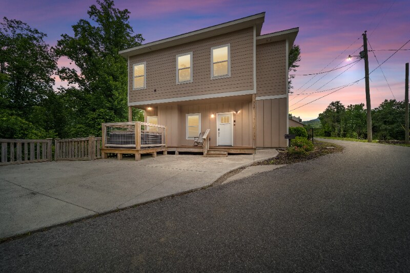327 E Holly Ridge Rd in Gatlinburg, TN - Building Photo