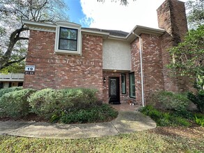 727 Bunker Hill Rd in Houston, TX - Foto de edificio - Building Photo