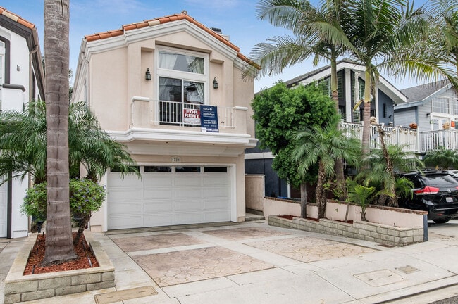1720 Carlson Ln in Redondo Beach, CA - Foto de edificio - Building Photo