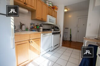 2001 Commonwealth Ave in Boston, MA - Foto de edificio - Building Photo