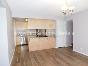 6419 Hillsdale Blvd in Sacramento, CA - Building Photo - Building Photo