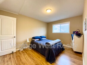 826 B Lawson Ave in Kelowna, BC - Building Photo - Building Photo