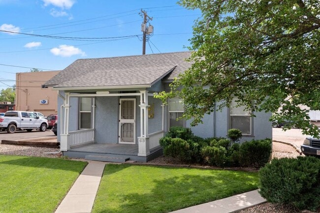 property at 613 N Cascade Ave