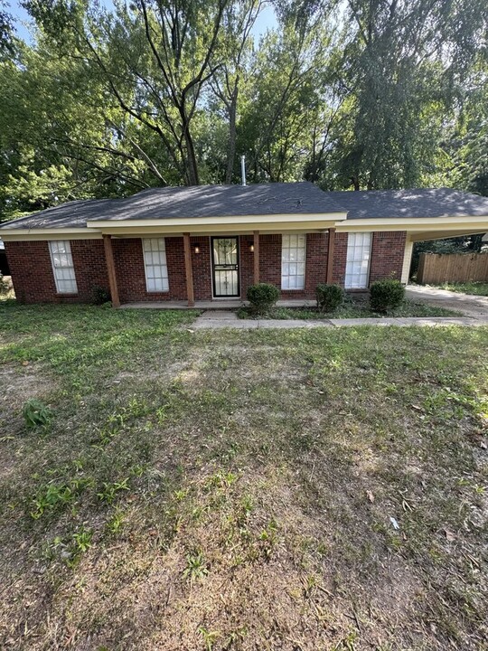 5065 Dianne Dr in Memphis, TN - Building Photo