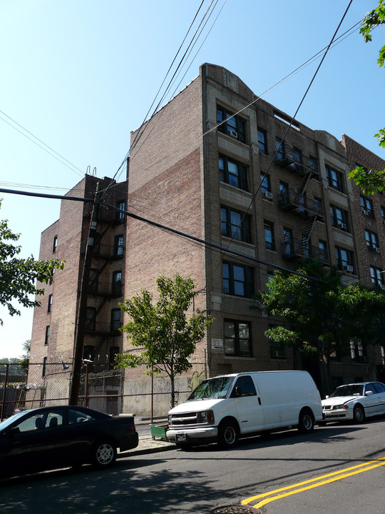 3246 Kingsbridge Ave in Bronx, NY - Building Photo