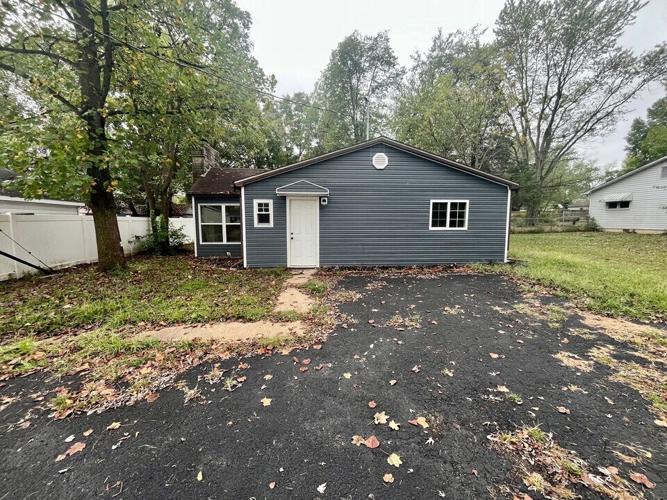 808 Monroe Ave in Cuba, MO - Building Photo