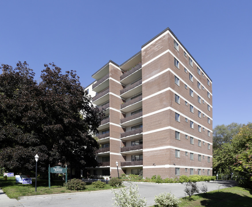 Parklane Towers in Barrie, ON - Building Photo