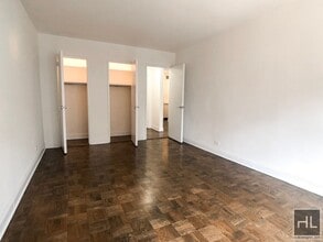 165 E 35th St in New York, NY - Building Photo - Building Photo