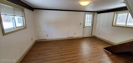 116 Clamsteam Rd-Unit -Apt 3 in Clifton Park, NY - Building Photo - Building Photo
