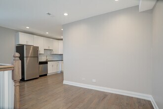 2135 W 19th St in Chicago, IL - Building Photo - Building Photo