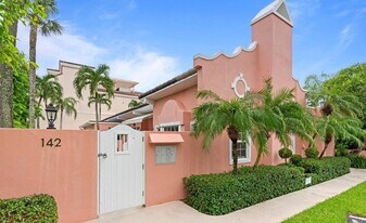 142 Peruvian Ave in Palm Beach, FL - Building Photo