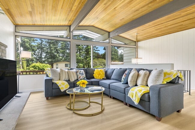 property at 12527 SE 52nd St